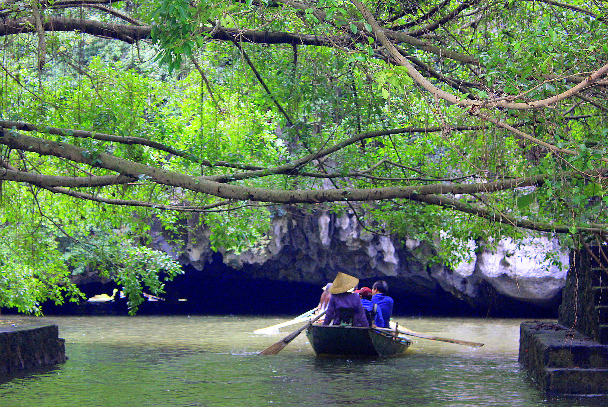 Boat ride in Tam Coc